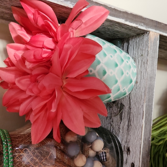 Decorative vase with flowers - Picture 3 of 3